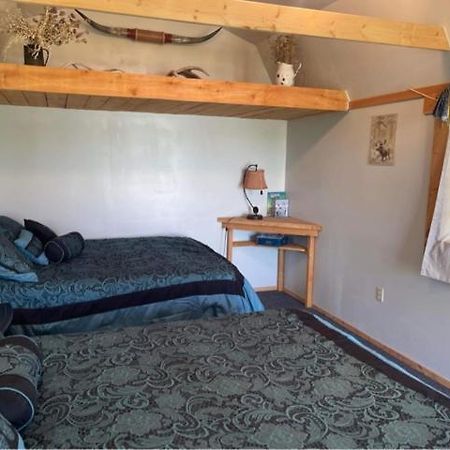 Montana Old West Cabins Pensionat Babb Eksteriør billede